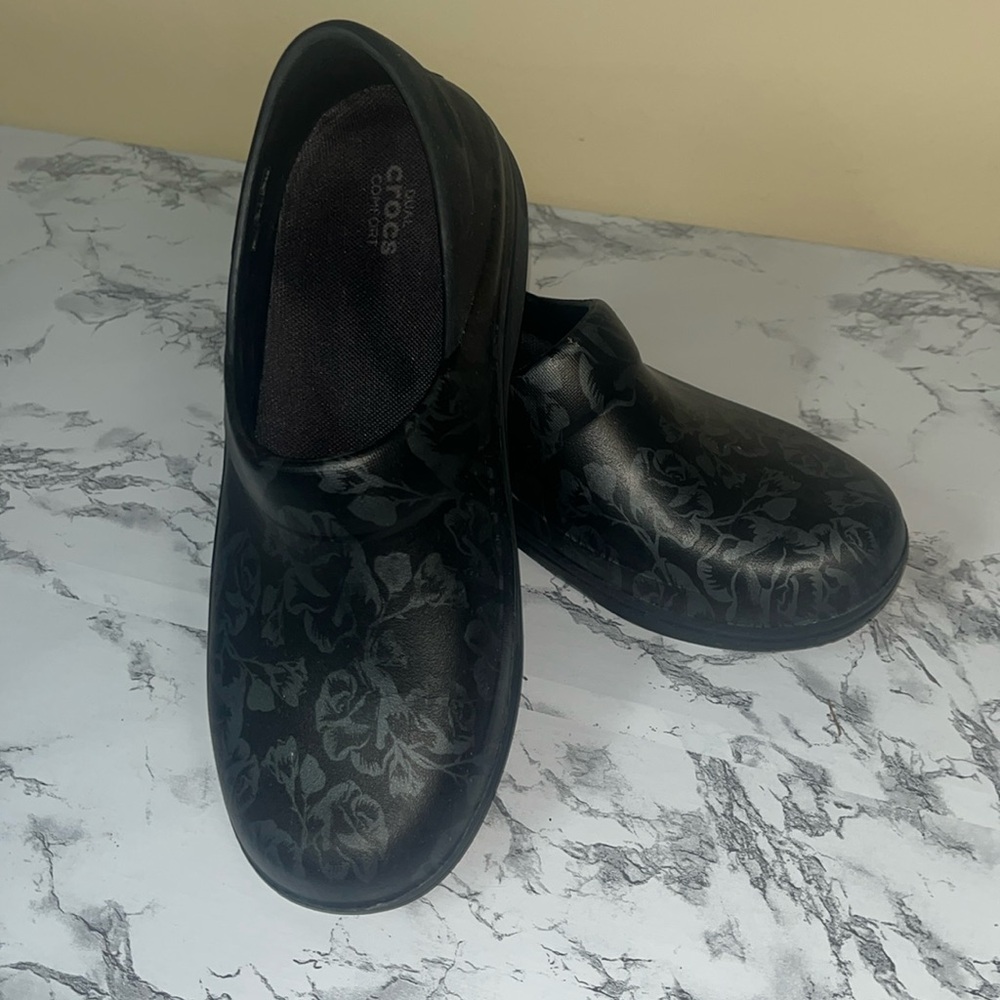 Crocs at Work Women’s Neria II Slip Resistant Clog in size 9